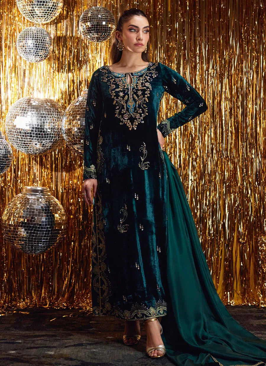Farah Talib Aziz | Velvet Fete 4 | Gleen Forest Green Velvet Shirt And Dupatta - Aqsa Fabrics