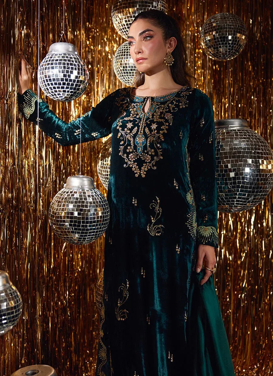 Farah Talib Aziz | Velvet Fete 4 | Gleen Forest Green Velvet Shirt And Dupatta - Aqsa Fabrics