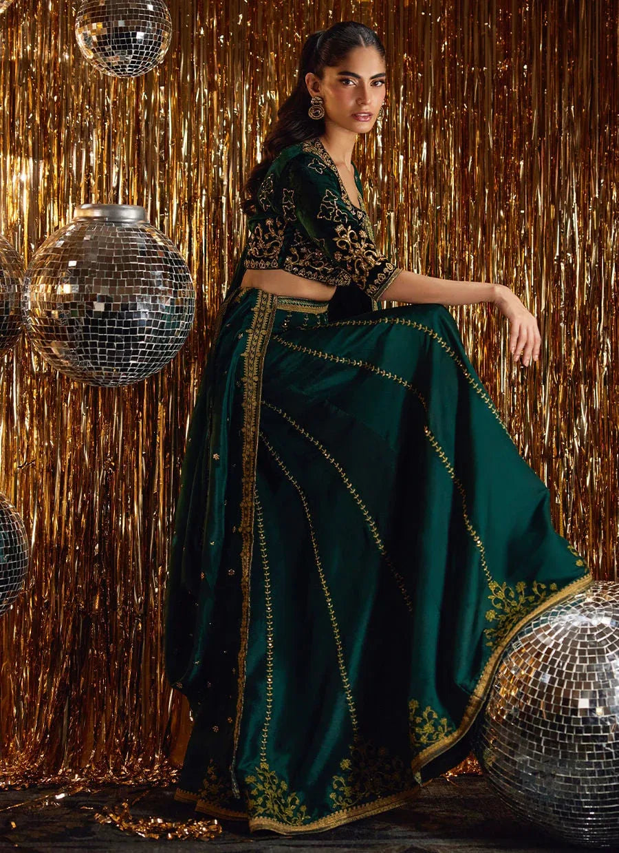 Farah Talib Aziz | Velvet Fete 4 | Sera Emerald Lehnga Choli - Aqsa Fabrics