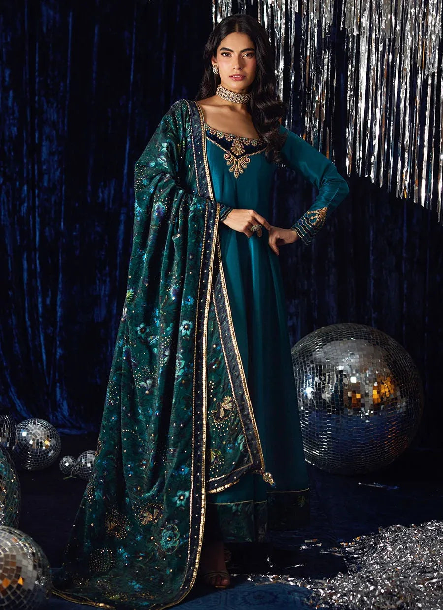 Farah Talib Aziz | Velvet Fete 4 | The Verve Shawl - Aqsa Fabrics