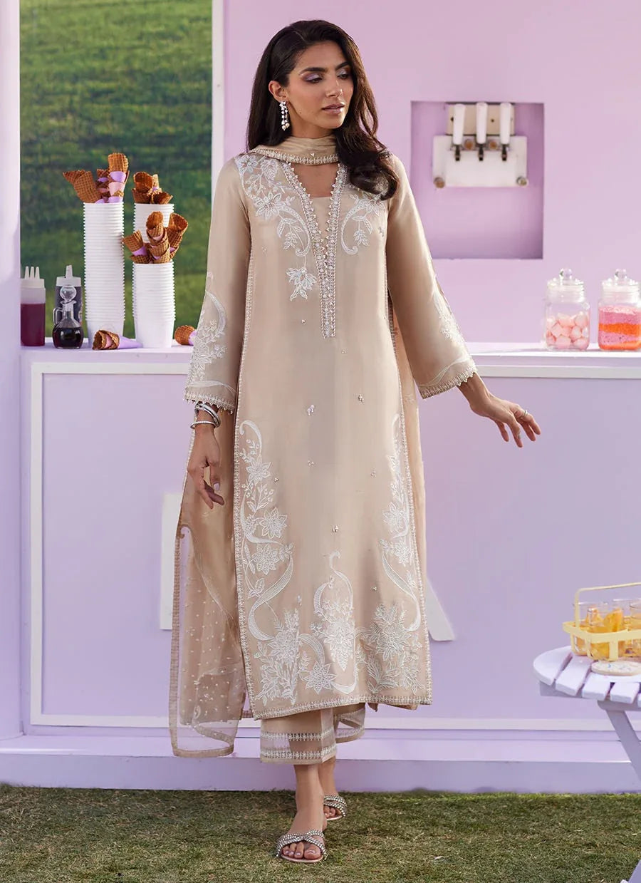 Farah Talib Aziz | Luna Eid 26 | Vaila Shirt And Dupatta