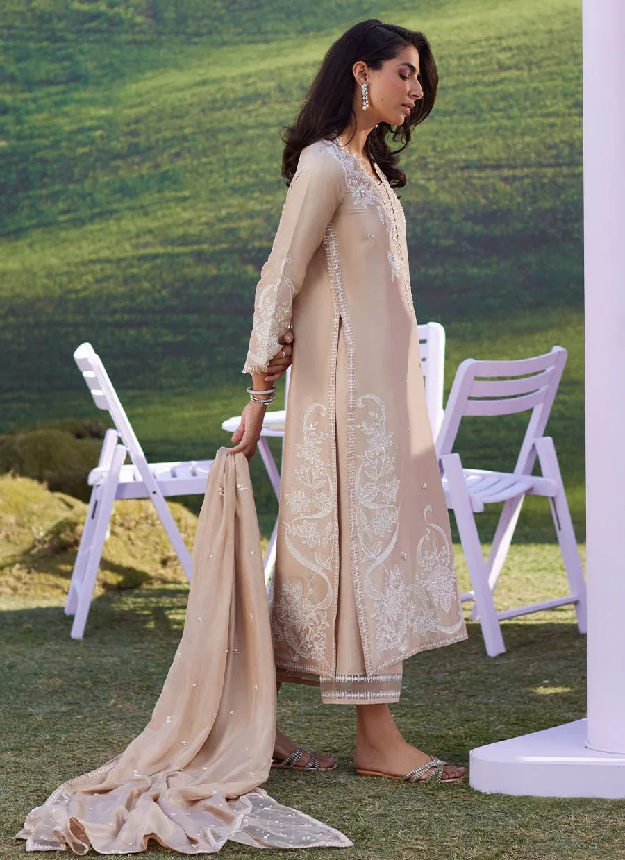 Farah Talib Aziz | Luna Eid 26 | Vaila Shirt And Dupatta