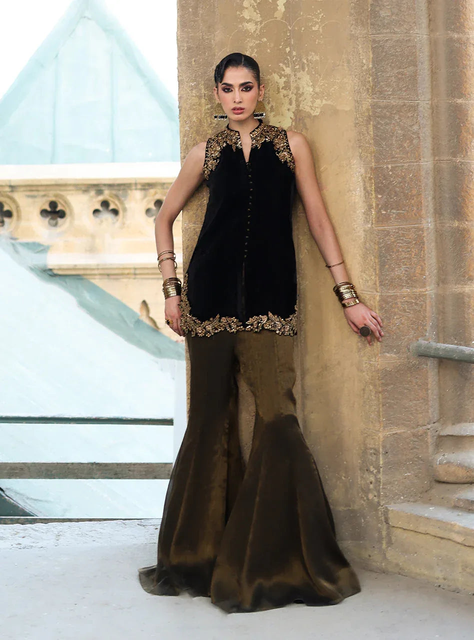 Zainab Chottani | Velura Velvet Edit 25 | Mihr Gold - Aqsa Fabrics