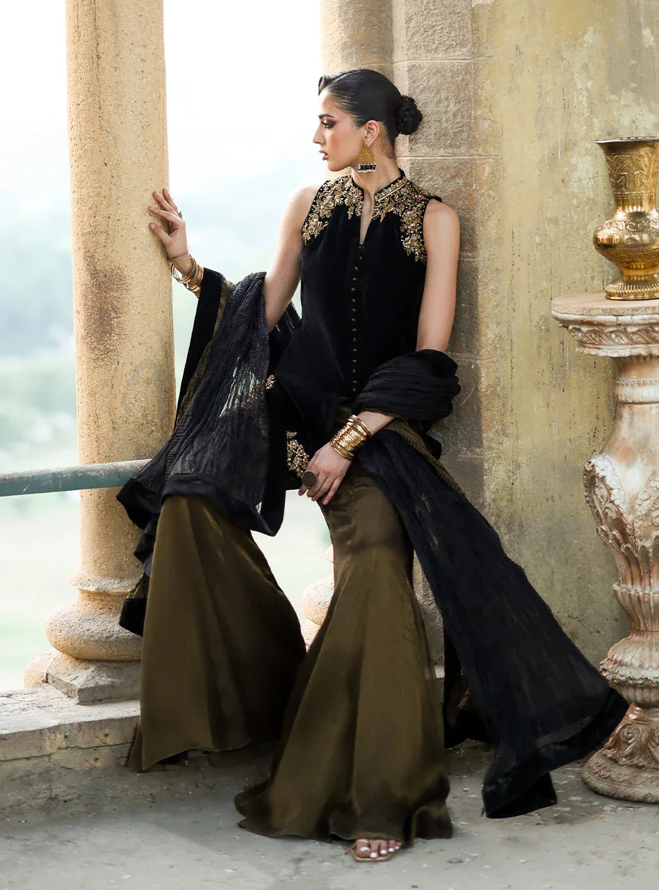 Zainab Chottani | Velura Velvet Edit 25 | Mihr Gold - Aqsa Fabrics