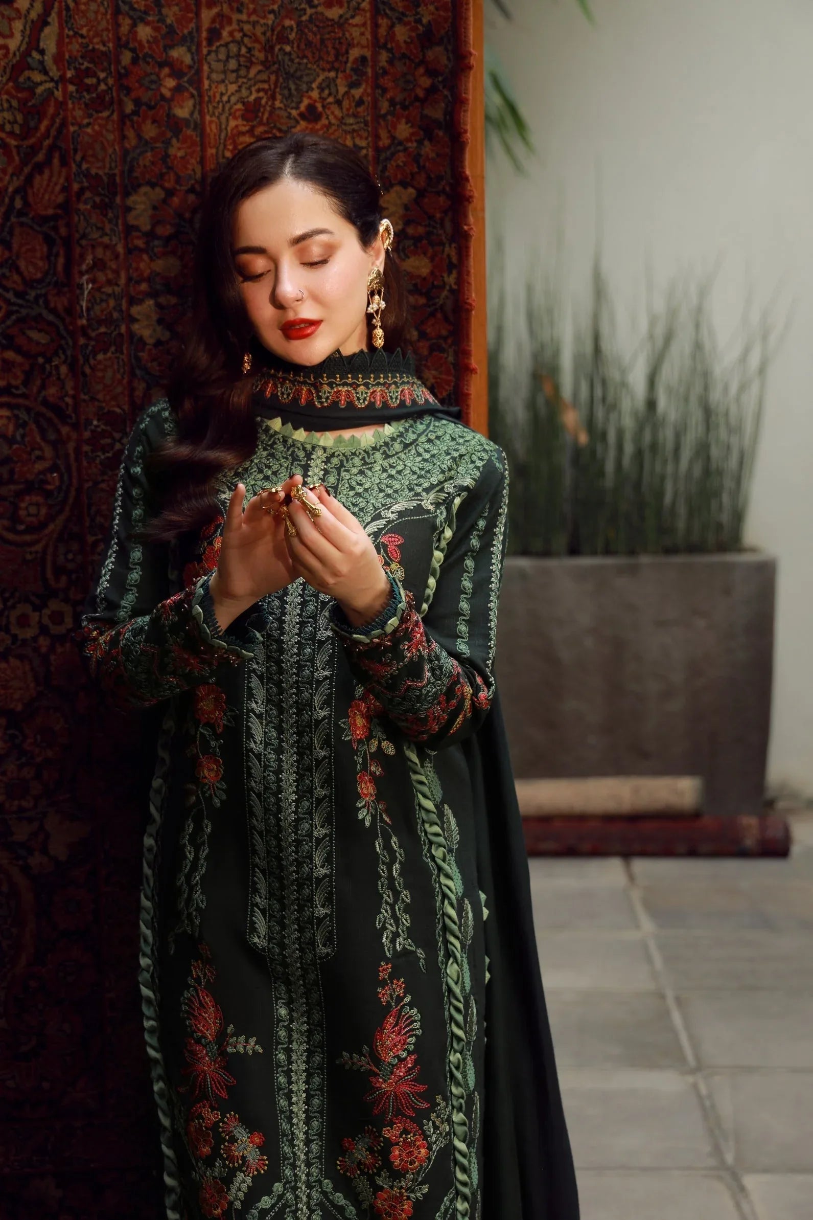 Maryam Hussain | Winter Shawl 25 | Almas - Aqsa Fabrics