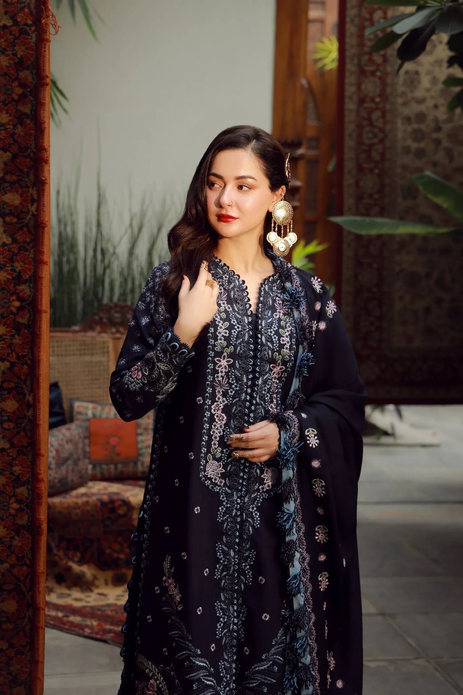 Maryam Hussain | Winter Shawl 25 | Roohi - Aqsa Fabrics