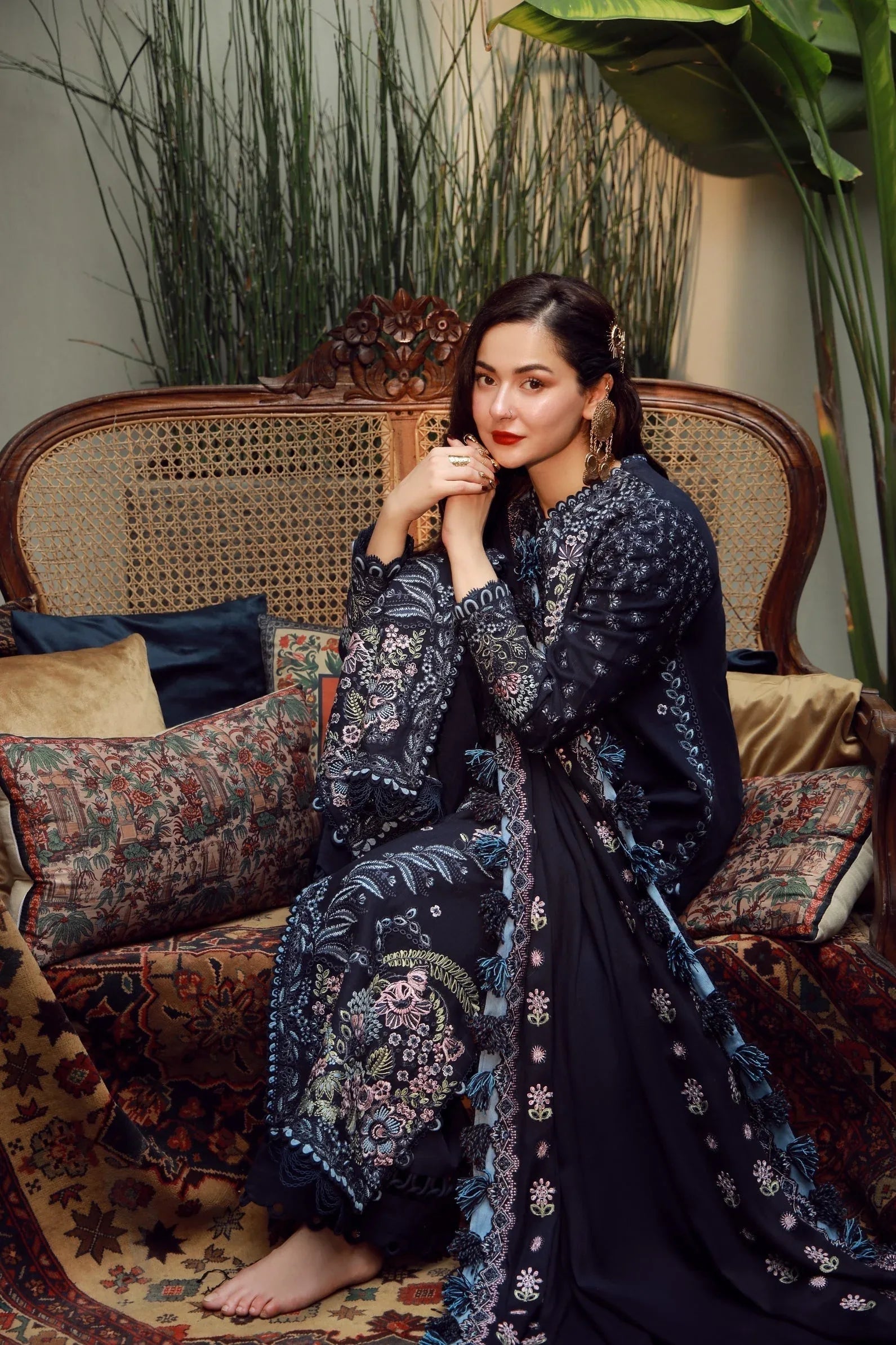 Maryam Hussain | Winter Shawl 25 | Roohi - Aqsa Fabrics