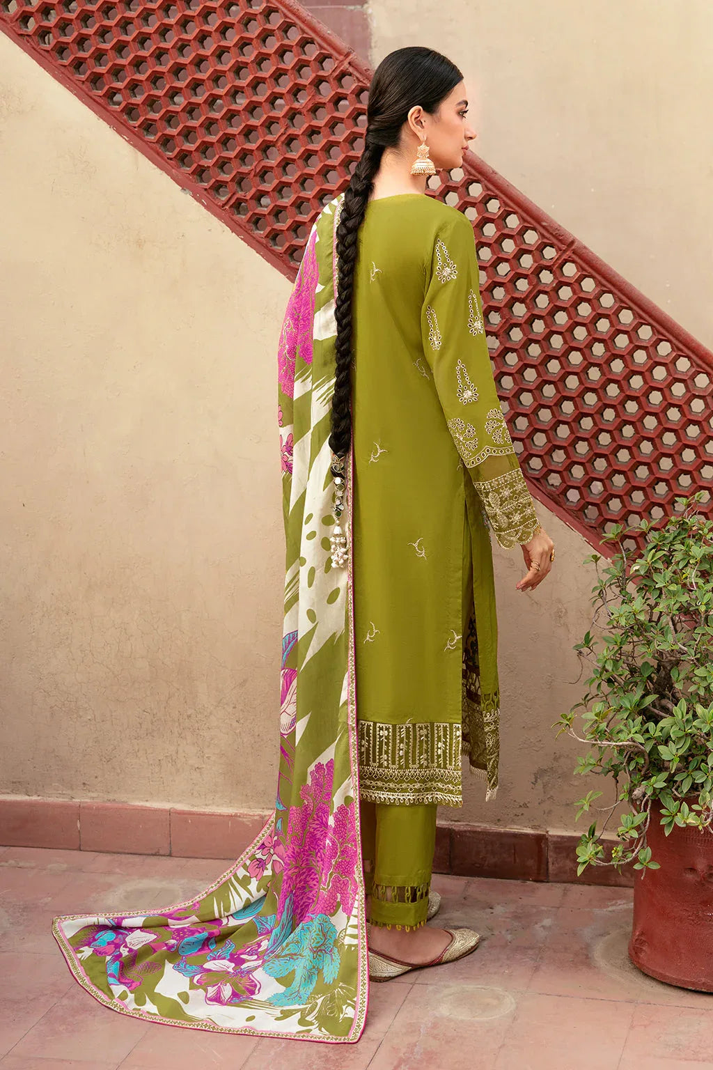 Ramsha | Luxury Lawn 24 | L-807 - Aqsa Fabrics
