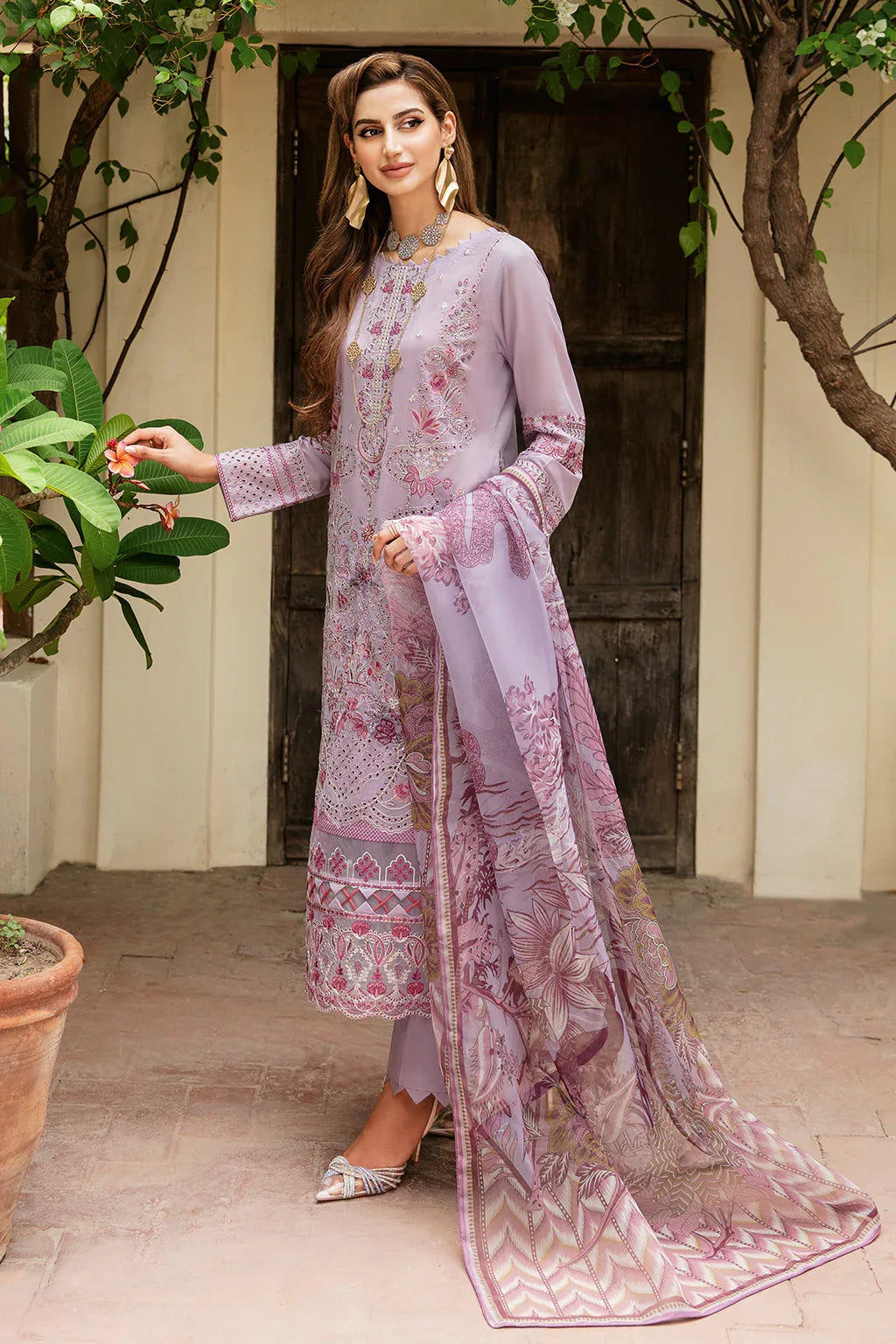 Ramsha | Luxury Lawn 24 | Y-804 - Aqsa Fabrics
