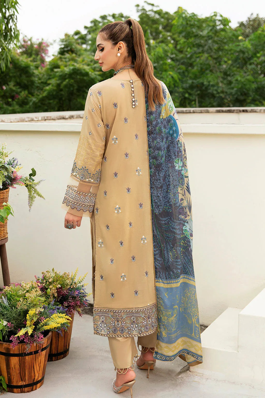 Ramsha | Luxury Lawn 24 | Y-802 - Aqsa Fabrics