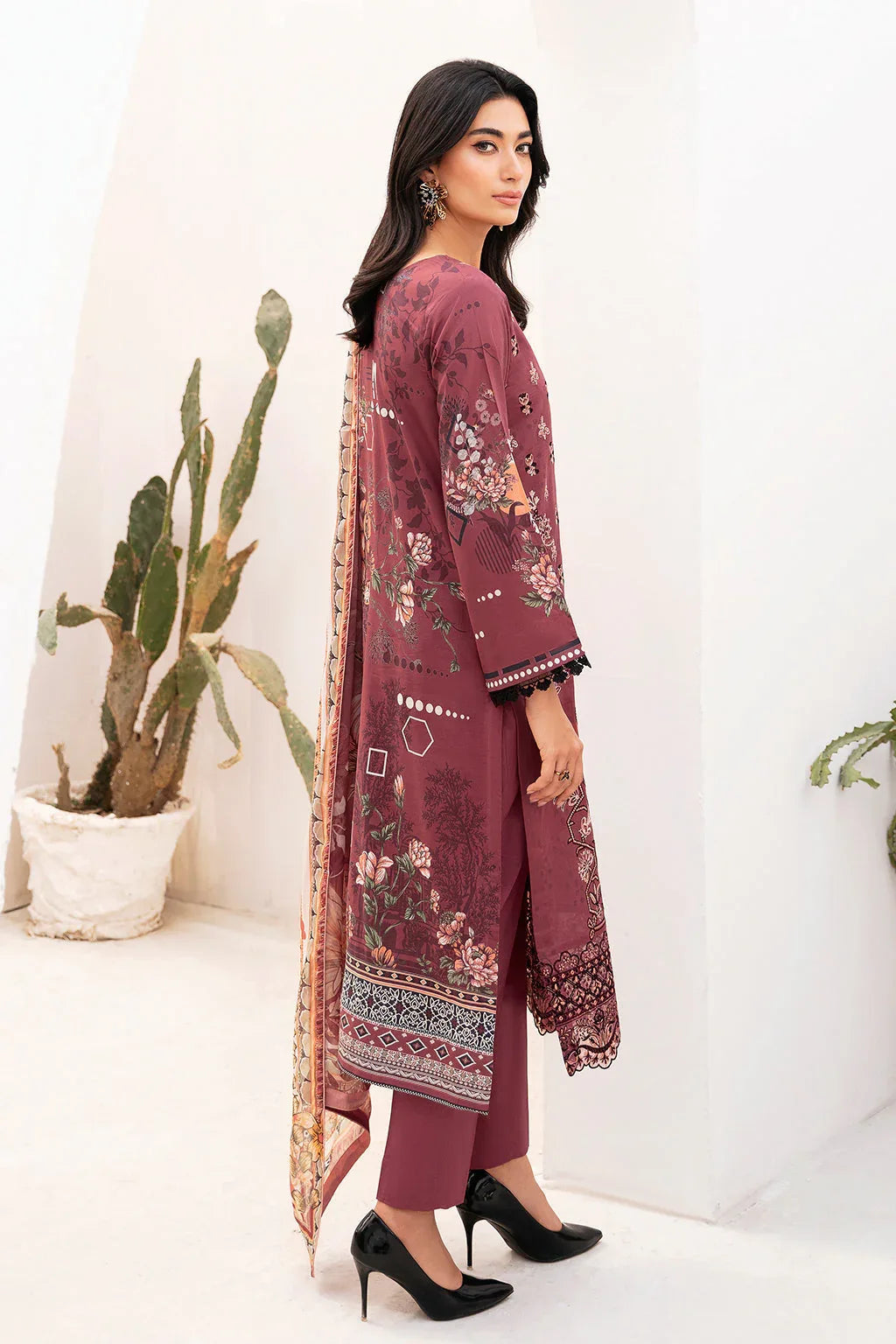 Ramsha | Mashaal Luxury Lawn | L-1108 - Aqsa Fabrics