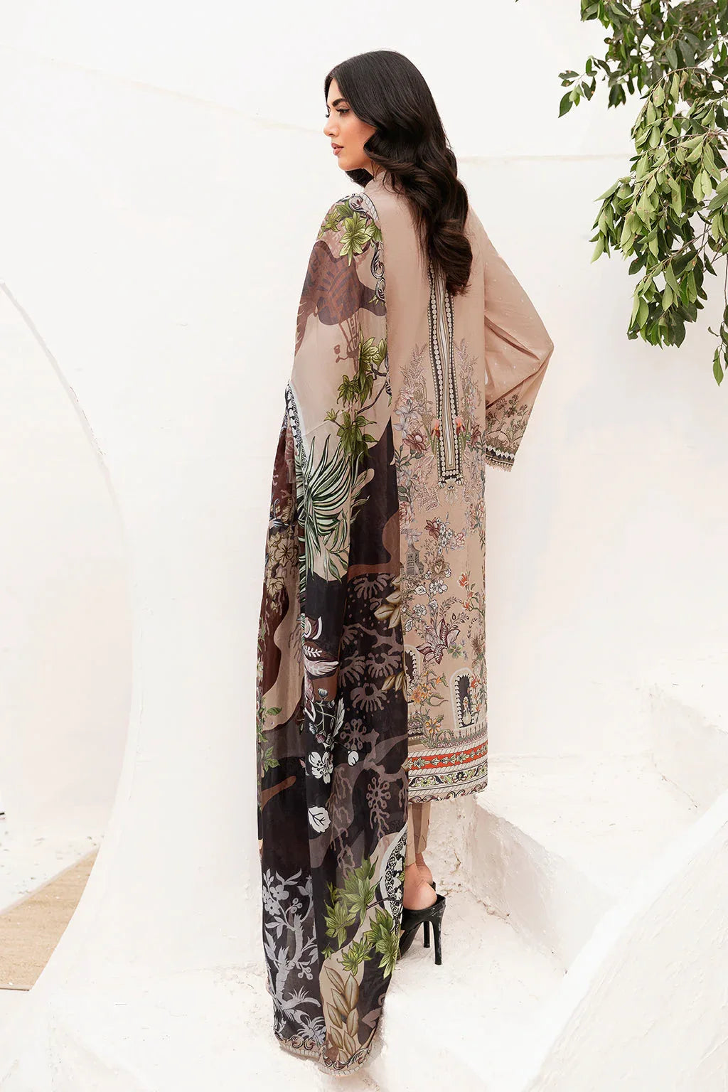 Ramsha | Mashaal Luxury Lawn | L-1106 - Aqsa Fabrics
