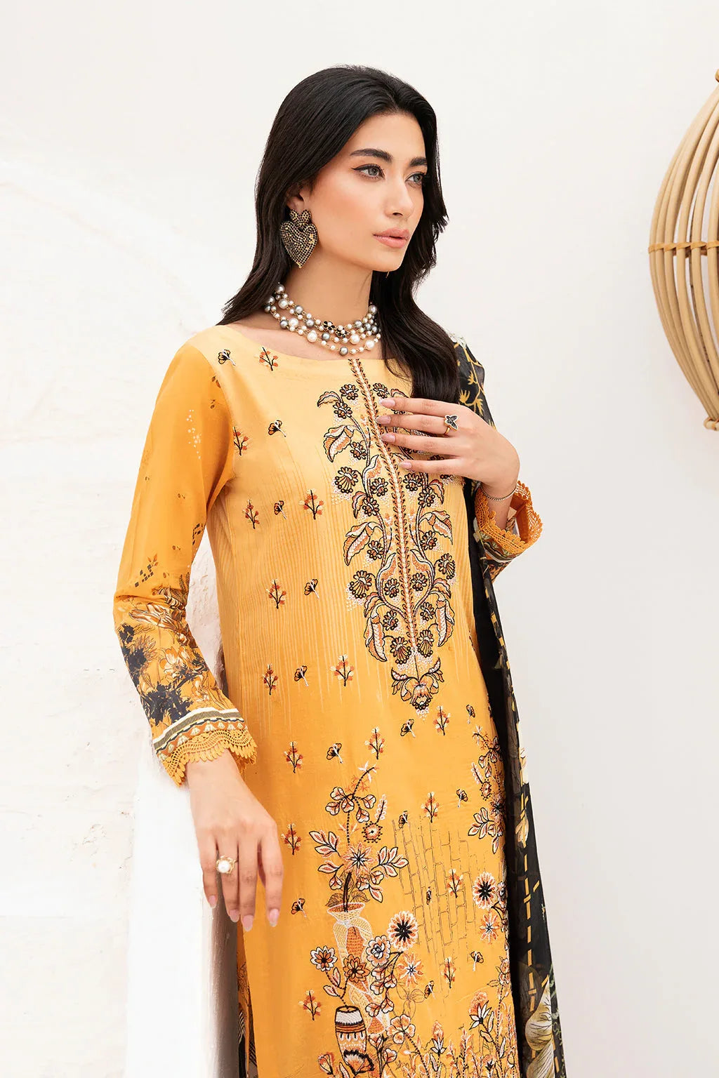 Ramsha | Mashaal Luxury Lawn | L-1111 - Aqsa Fabrics