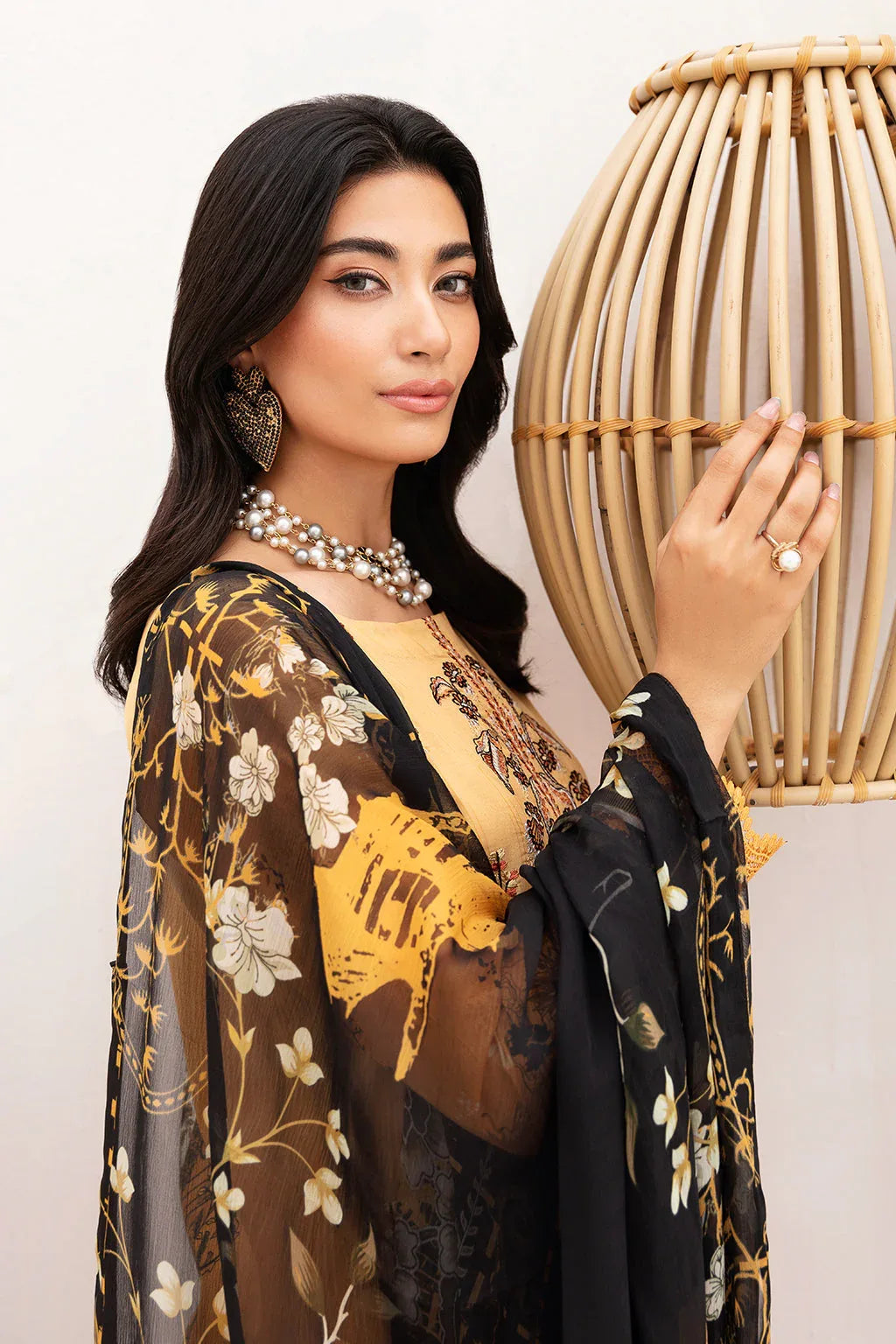 Ramsha | Mashaal Luxury Lawn | L-1111 - Aqsa Fabrics