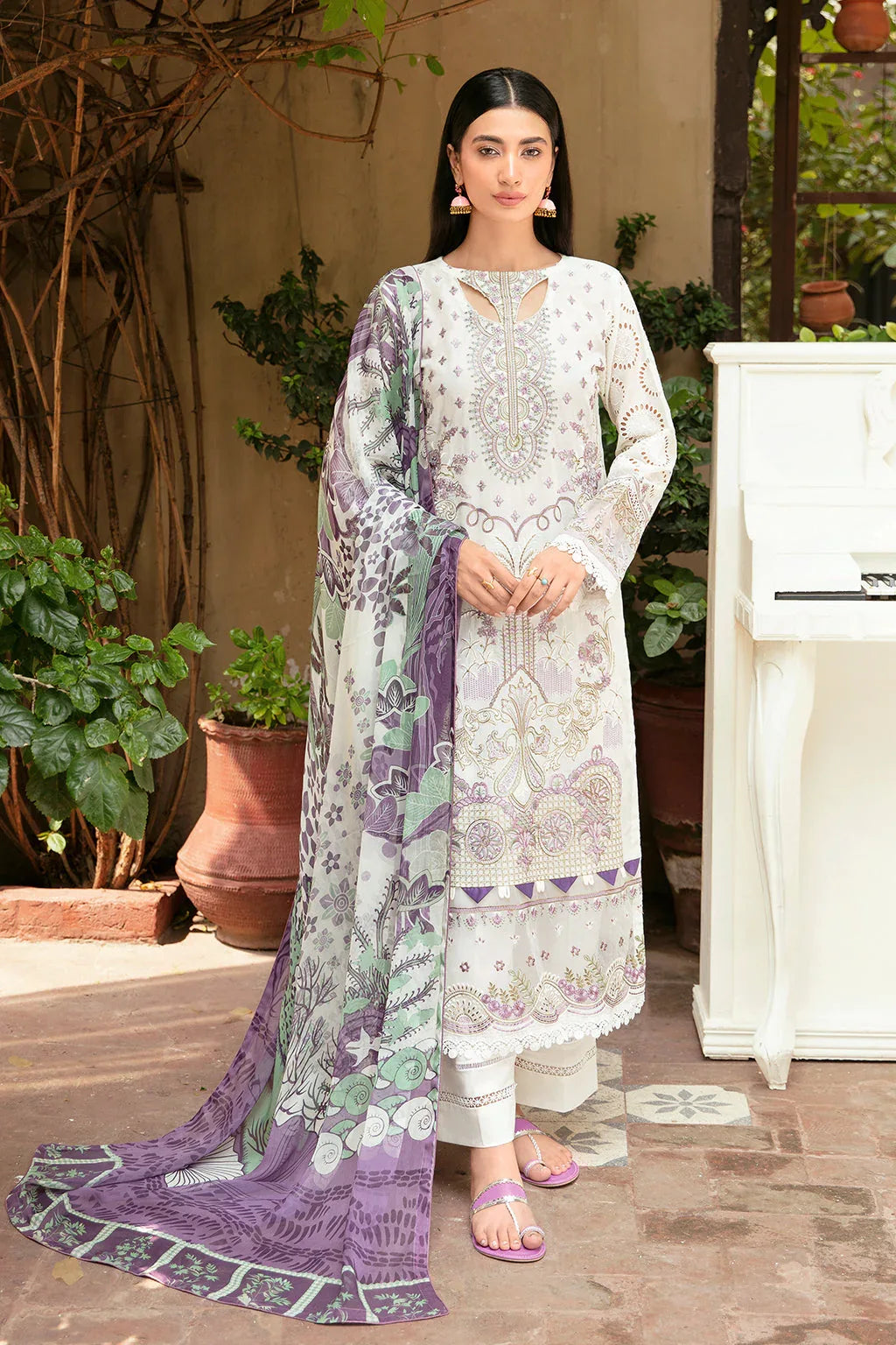 Ramsha | Mashaal Luxury Lawn | L-809 - Aqsa Fabrics