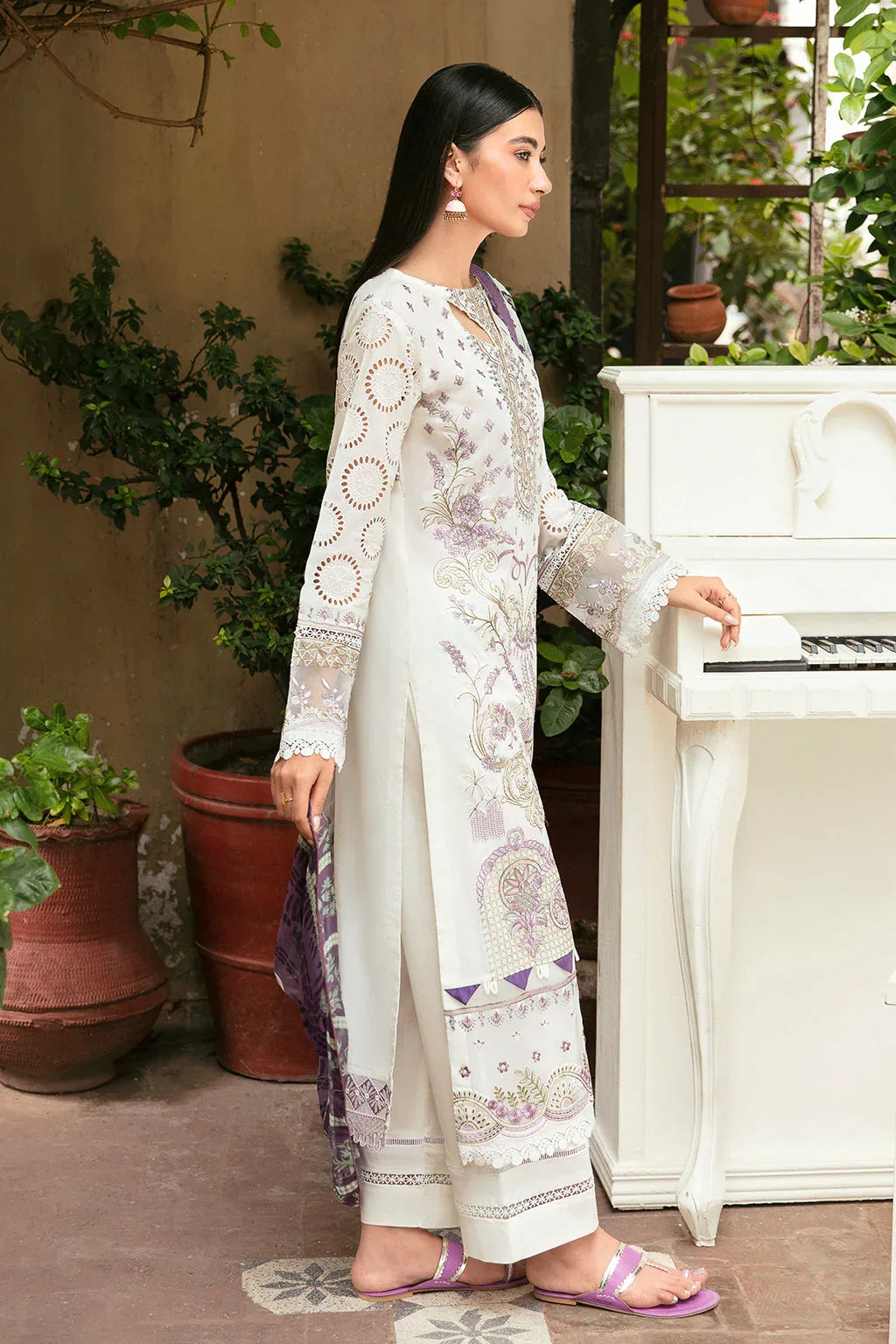 Ramsha | Luxury Lawn 24 | L-809 - Aqsa Fabrics