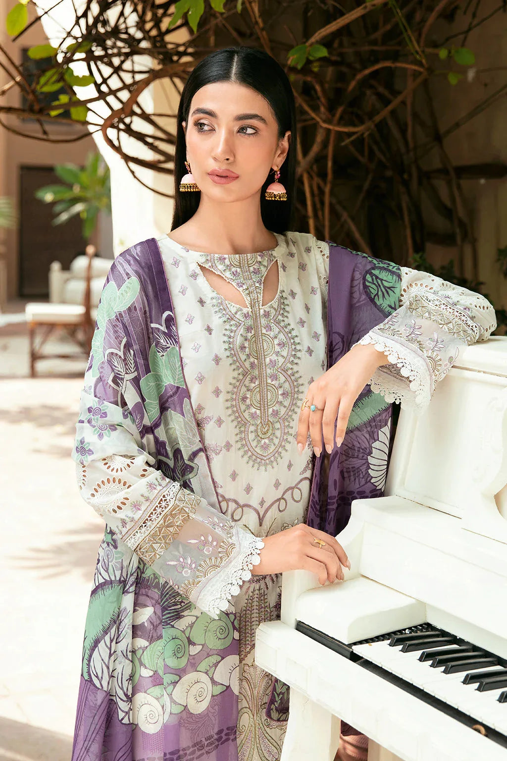 Ramsha | Luxury Lawn 24 | L-809 - Aqsa Fabrics
