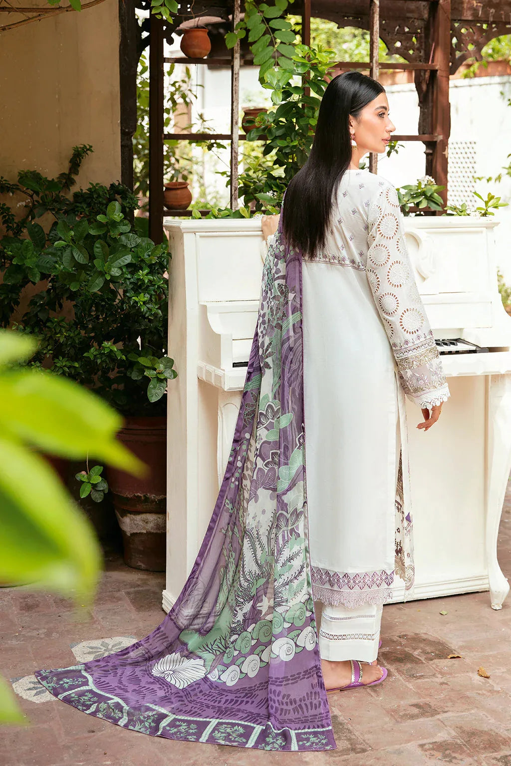 Ramsha | Luxury Lawn 24 | L-809 - Aqsa Fabrics