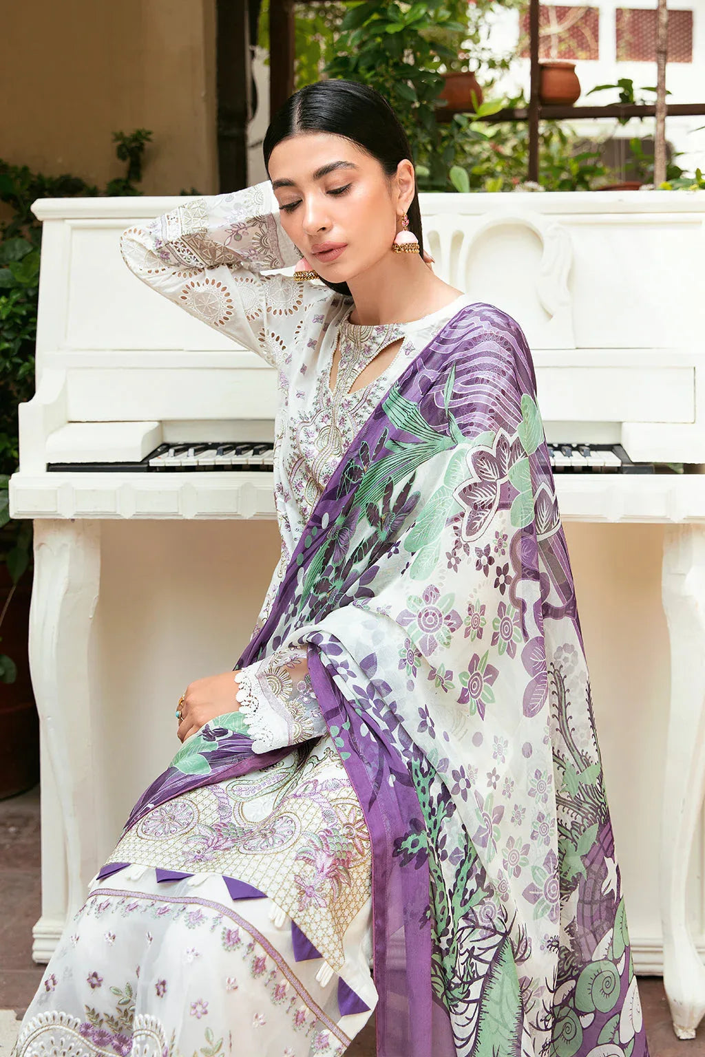 Ramsha | Luxury Lawn 24 | L-809 - Aqsa Fabrics