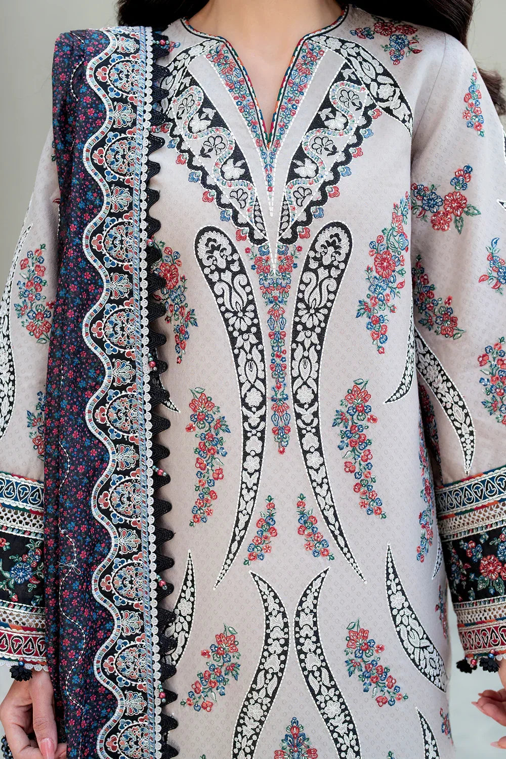 Jazmin | Shahkaar Luxury Lawn 25 | SL25-D7 - Aqsa Fabrics