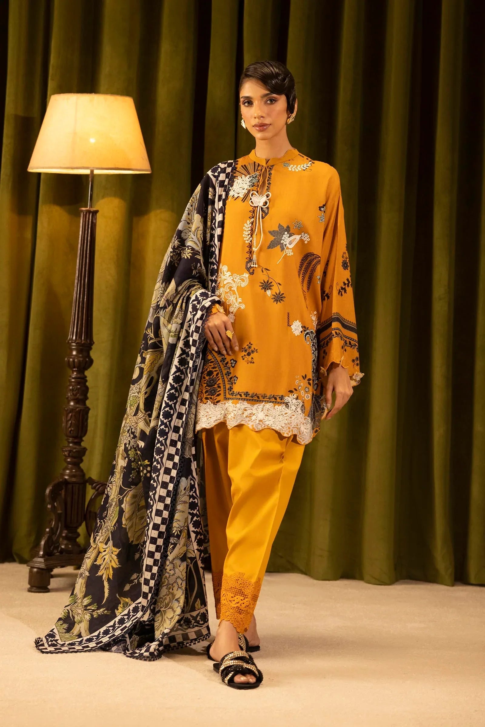 Sana Safinaz | Muzlin Winter 25 | 020A - Aqsa Fabrics