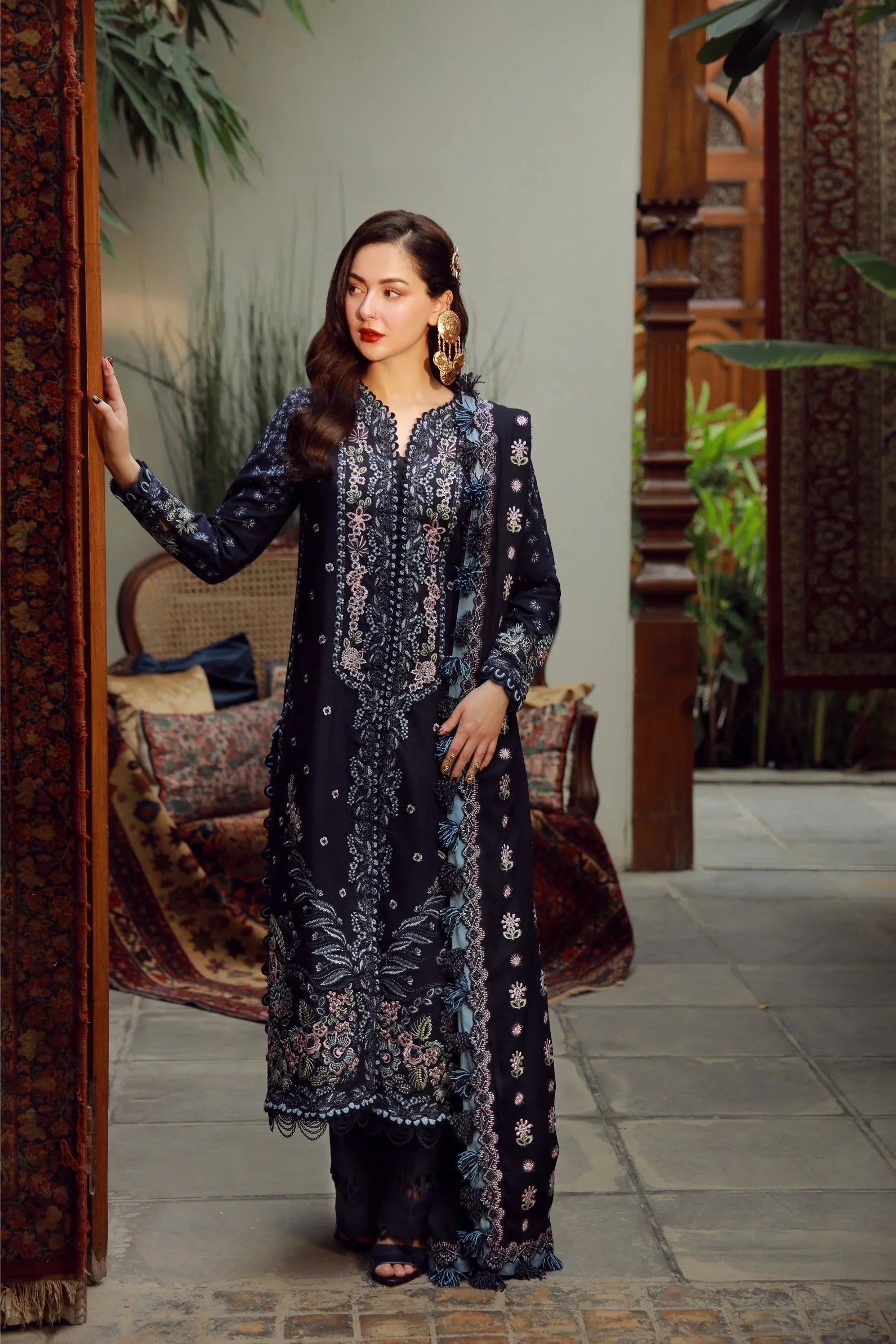 Maryam Hussain | Winter Shawl 25 | Roohi - Aqsa Fabrics