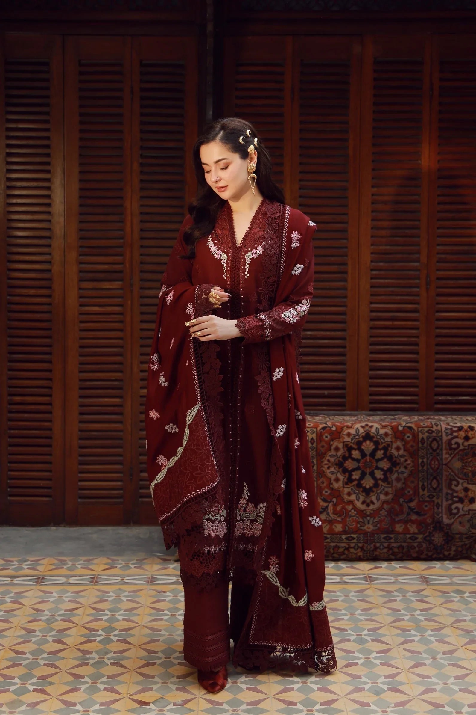 Maryam Hussain | Winter Shawl 25 | Taali - Aqsa Fabrics