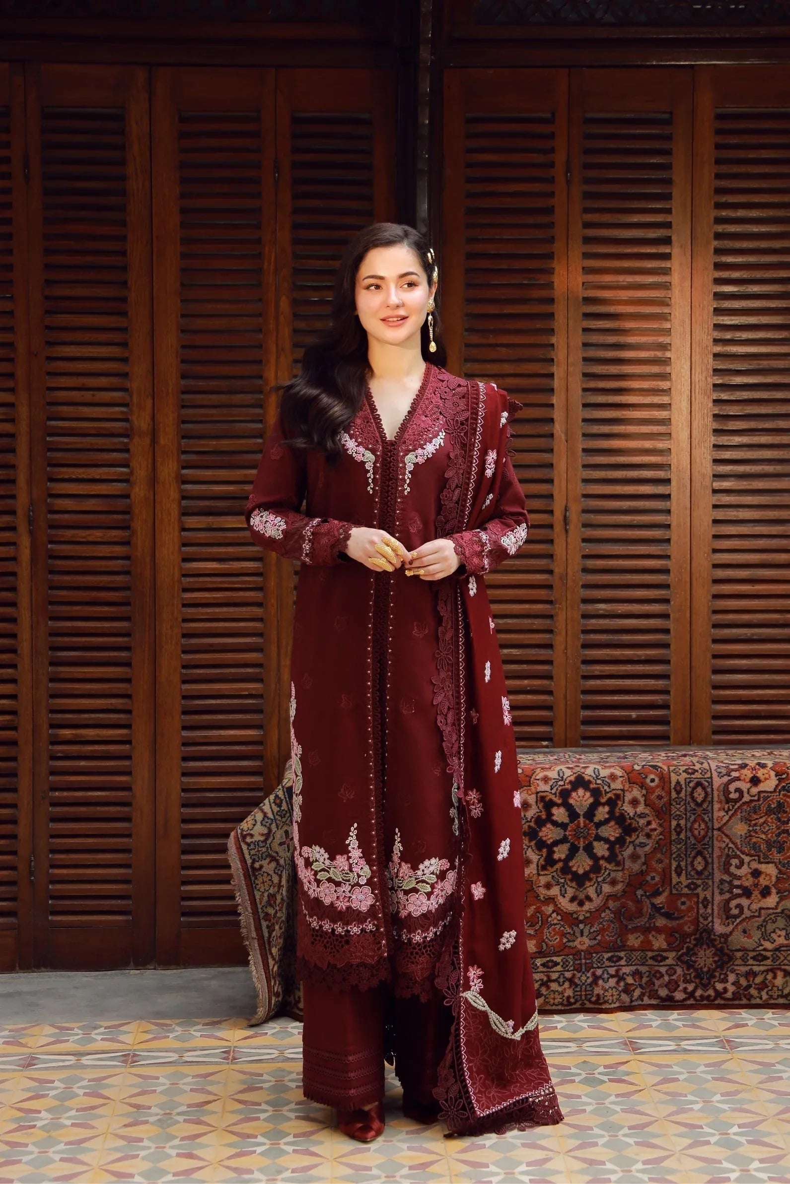Maryam Hussain | Winter Shawl 25 | Taali - Aqsa Fabrics
