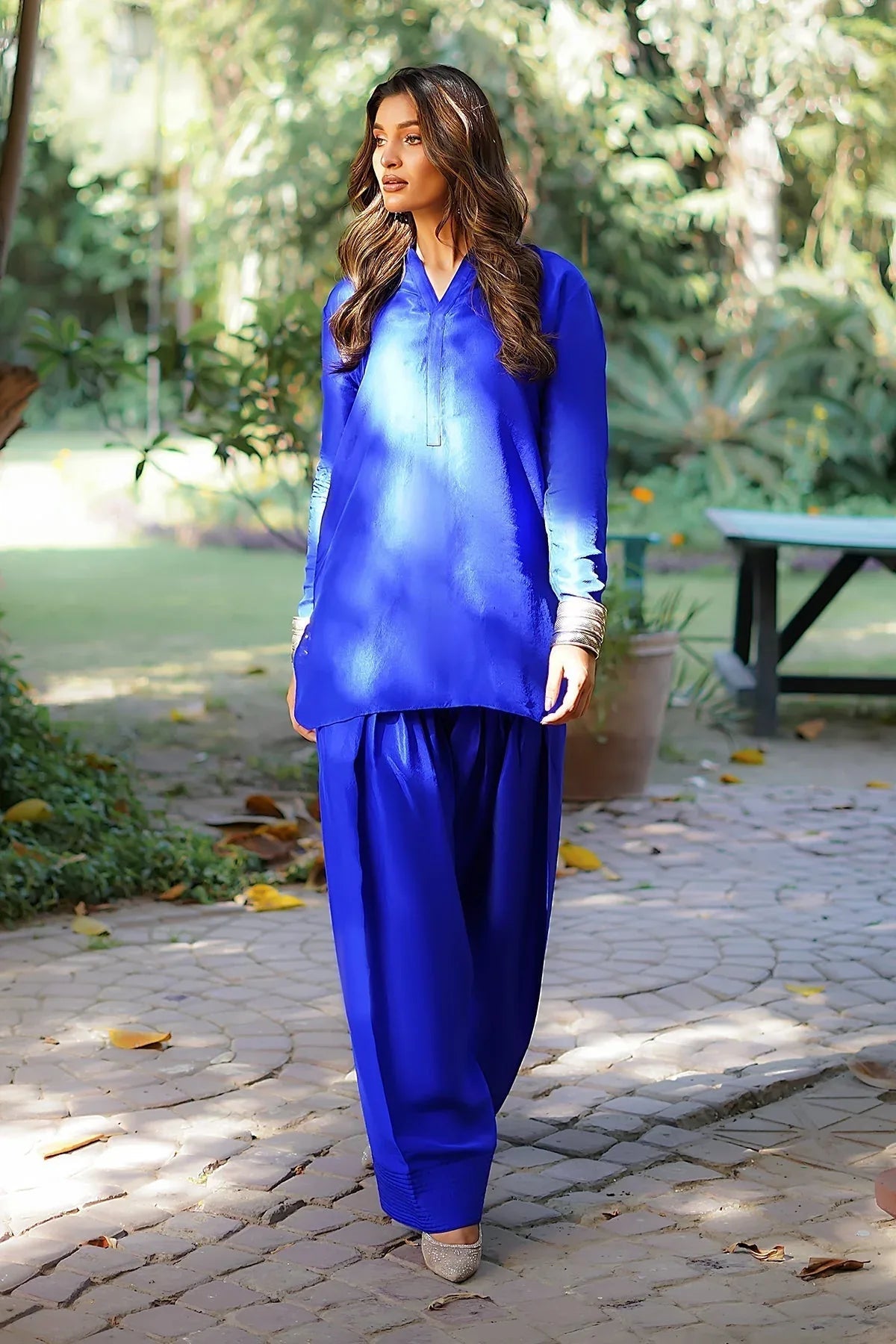 Erum Khan | Nue 25 | Cosmic Wave - Aqsa Fabrics