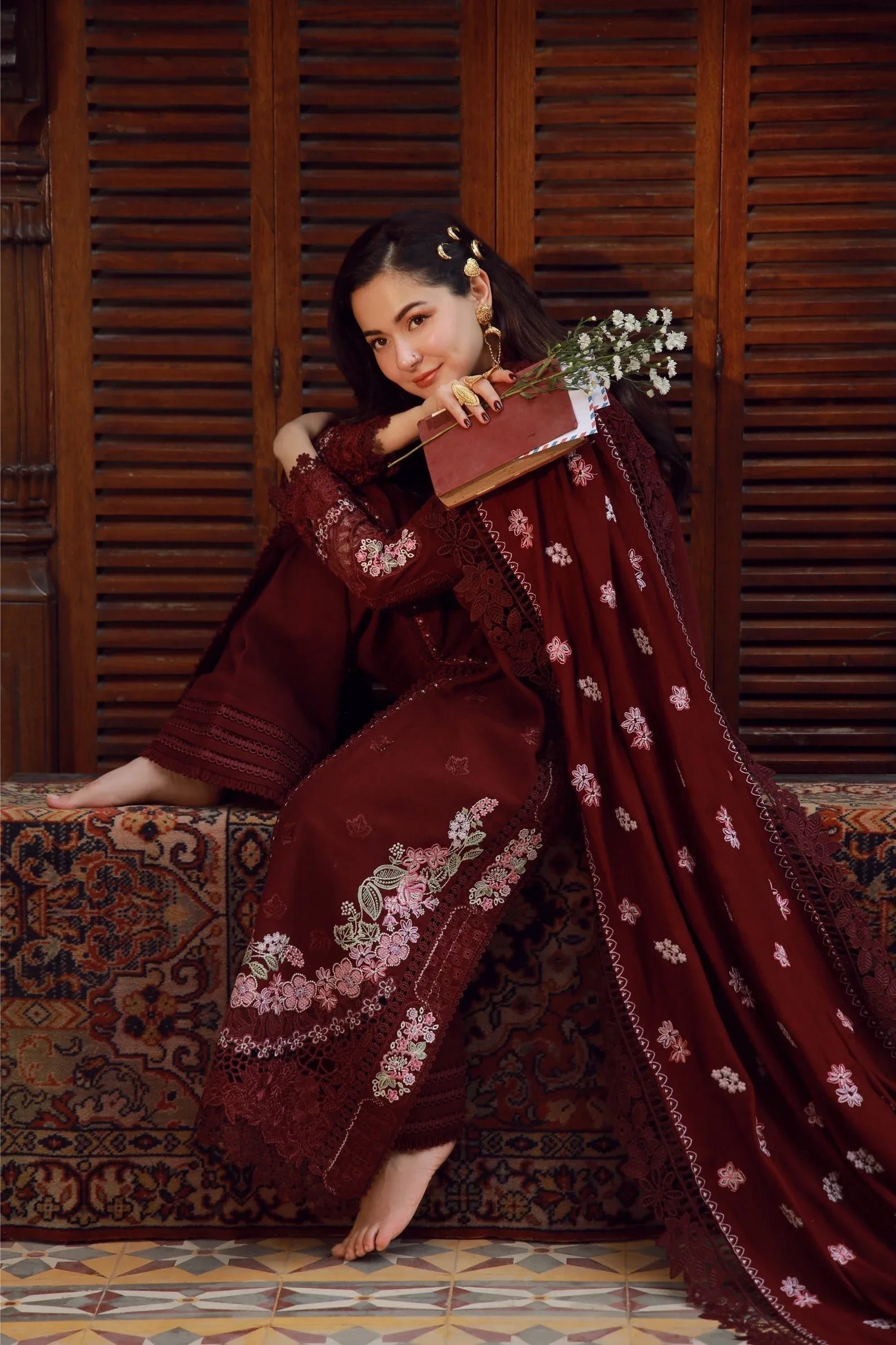 Maryam Hussain | Winter Shawl 25 | Taali - Aqsa Fabrics