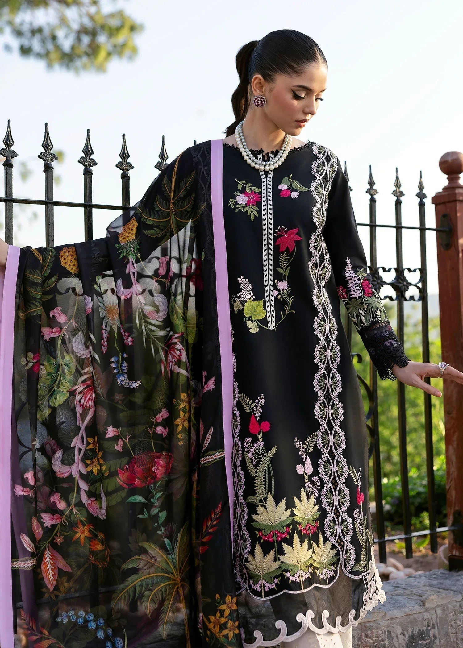 Saira Shakira | Bloom Lawn 25 | SAUVAGE 6-B - Aqsa Fabrics