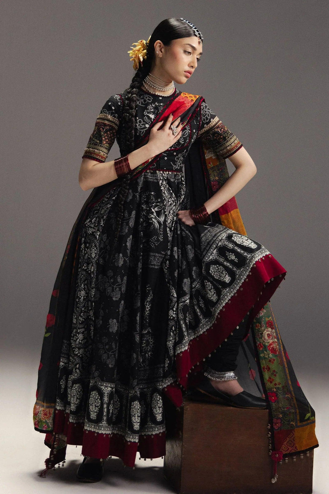 Zara Shahjahan Surkh Bahar-D1