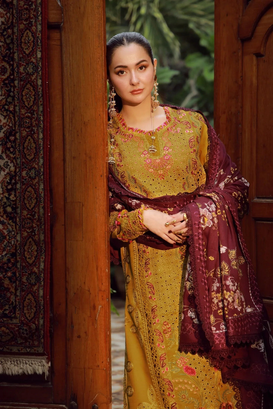 Maryam Hussain | Winter Shawl 25 | Soz - Aqsa Fabrics