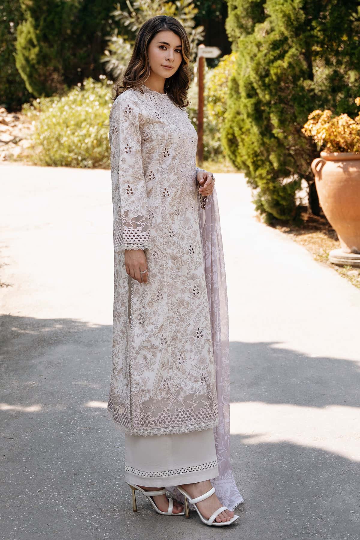 Afrozeh | Damask The Holiday Edit 25 | Lunetta A - Aqsa Fabrics