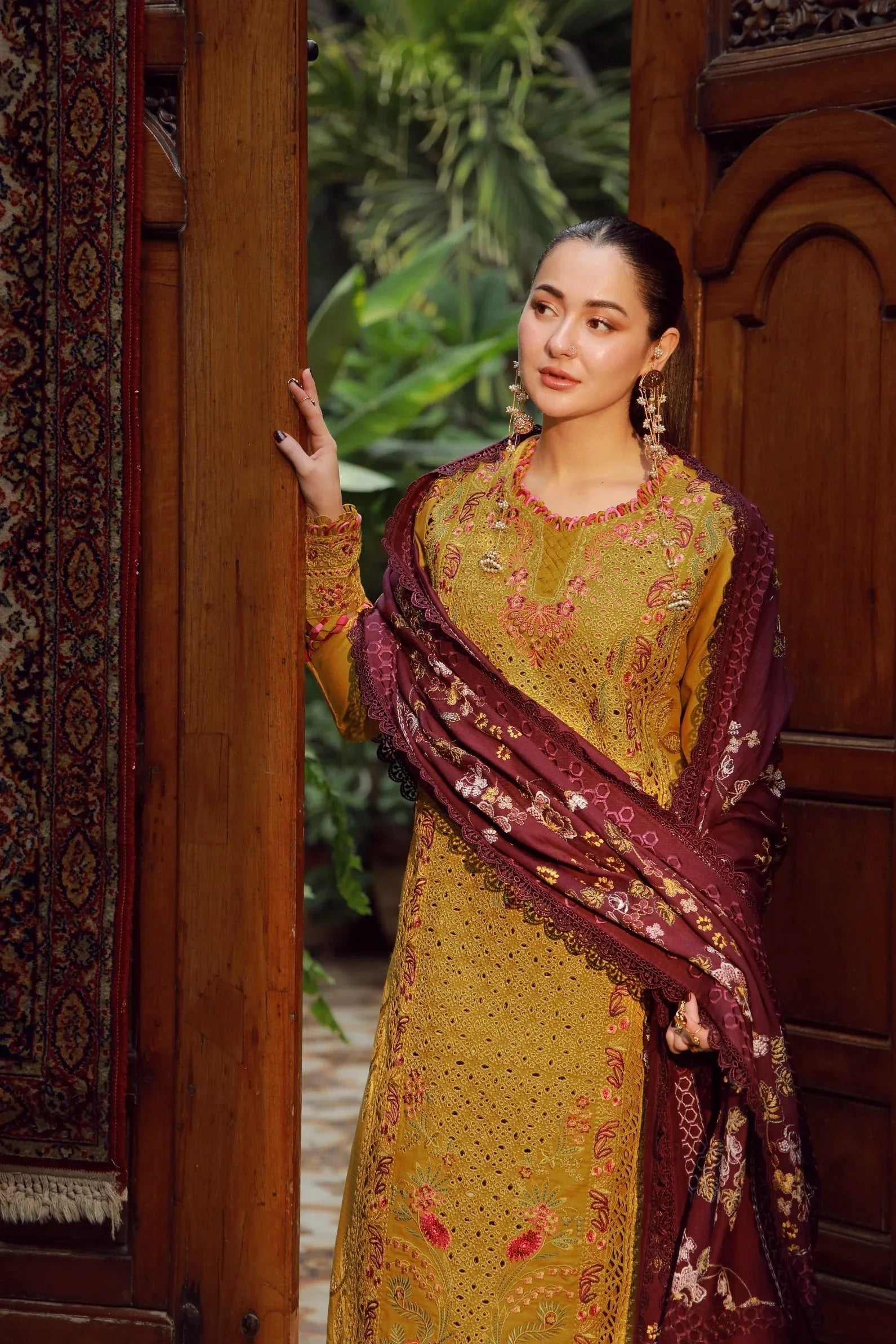 Maryam Hussain | Winter Shawl 25 | Soz - Aqsa Fabrics