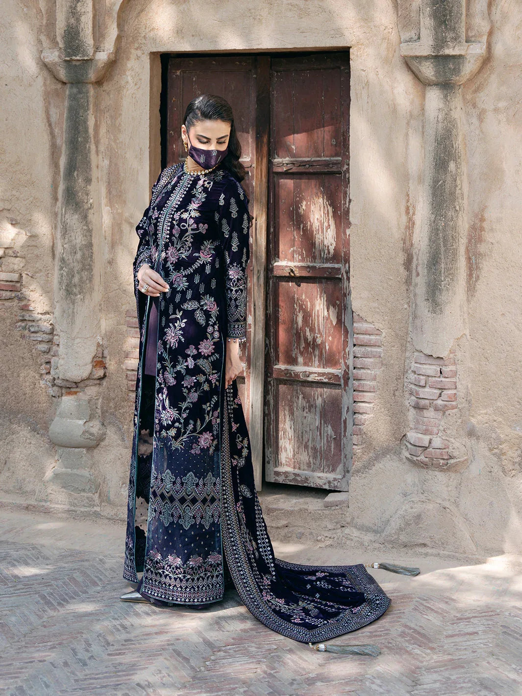 Flossie | Siara Velvet Formals | V-104 - B - Aqsa Fabrics