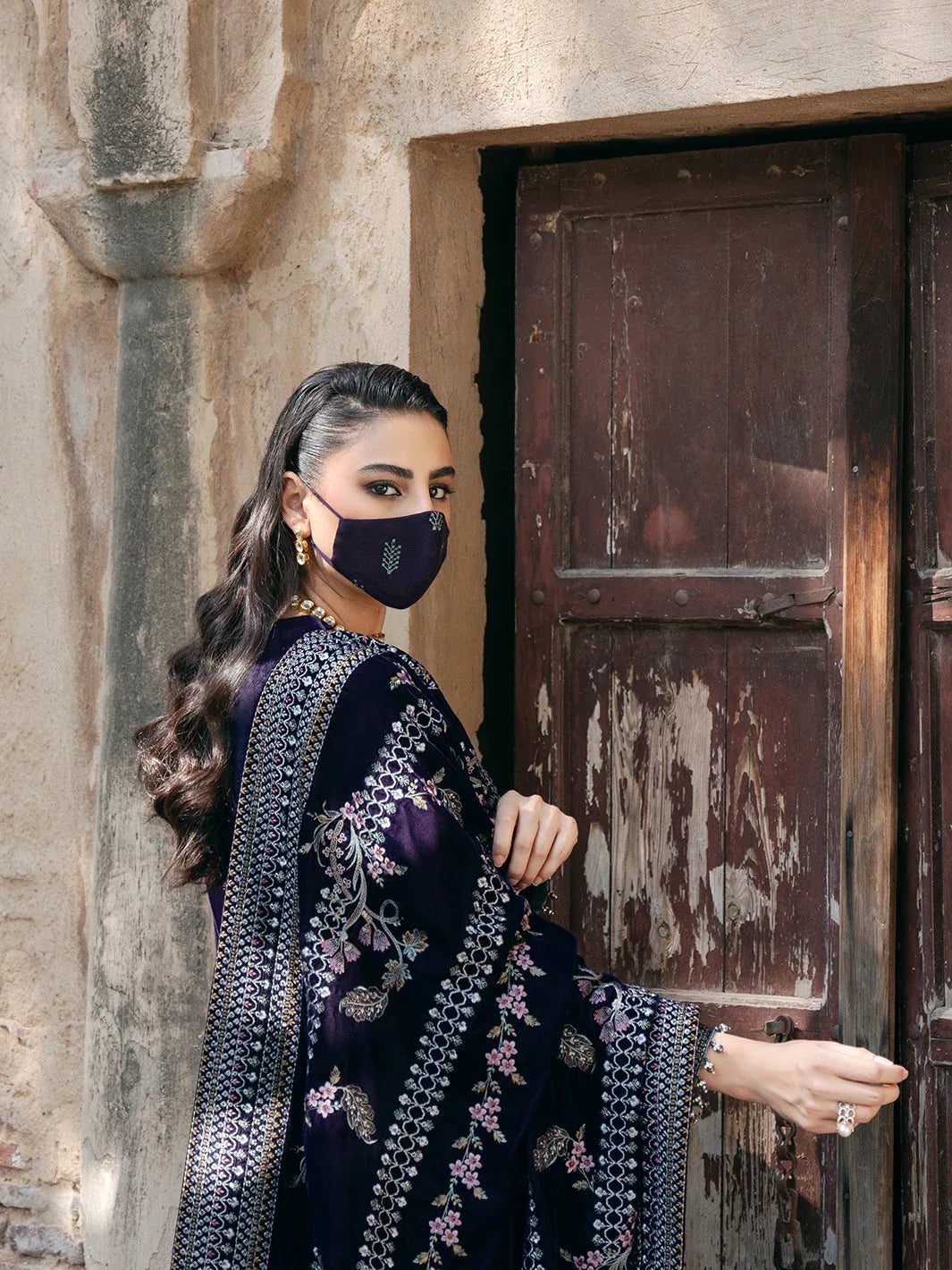 Flossie | Siara Velvet Formals | V-104 - B - Aqsa Fabrics