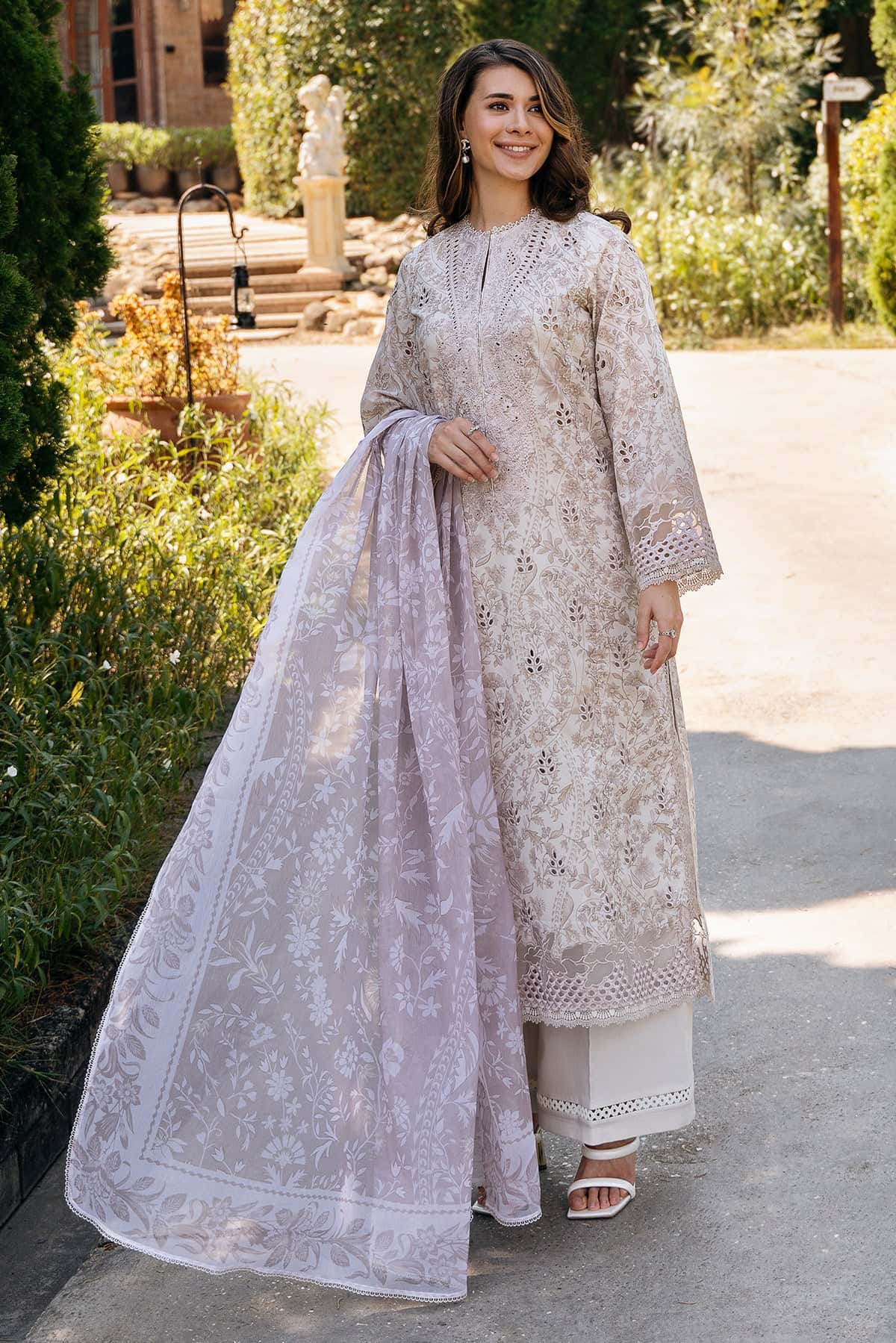 Afrozeh | Damask The Holiday Edit 25 | Lunetta A - Aqsa Fabrics