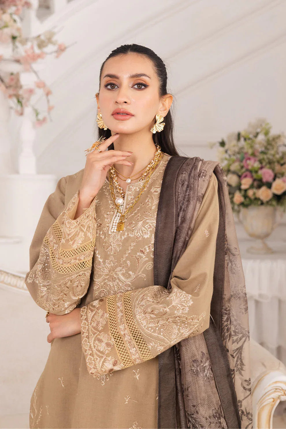 Maryum N Maria | Mira Luxury Lawn | LEYLA - FS50105 - Aqsa Fabrics