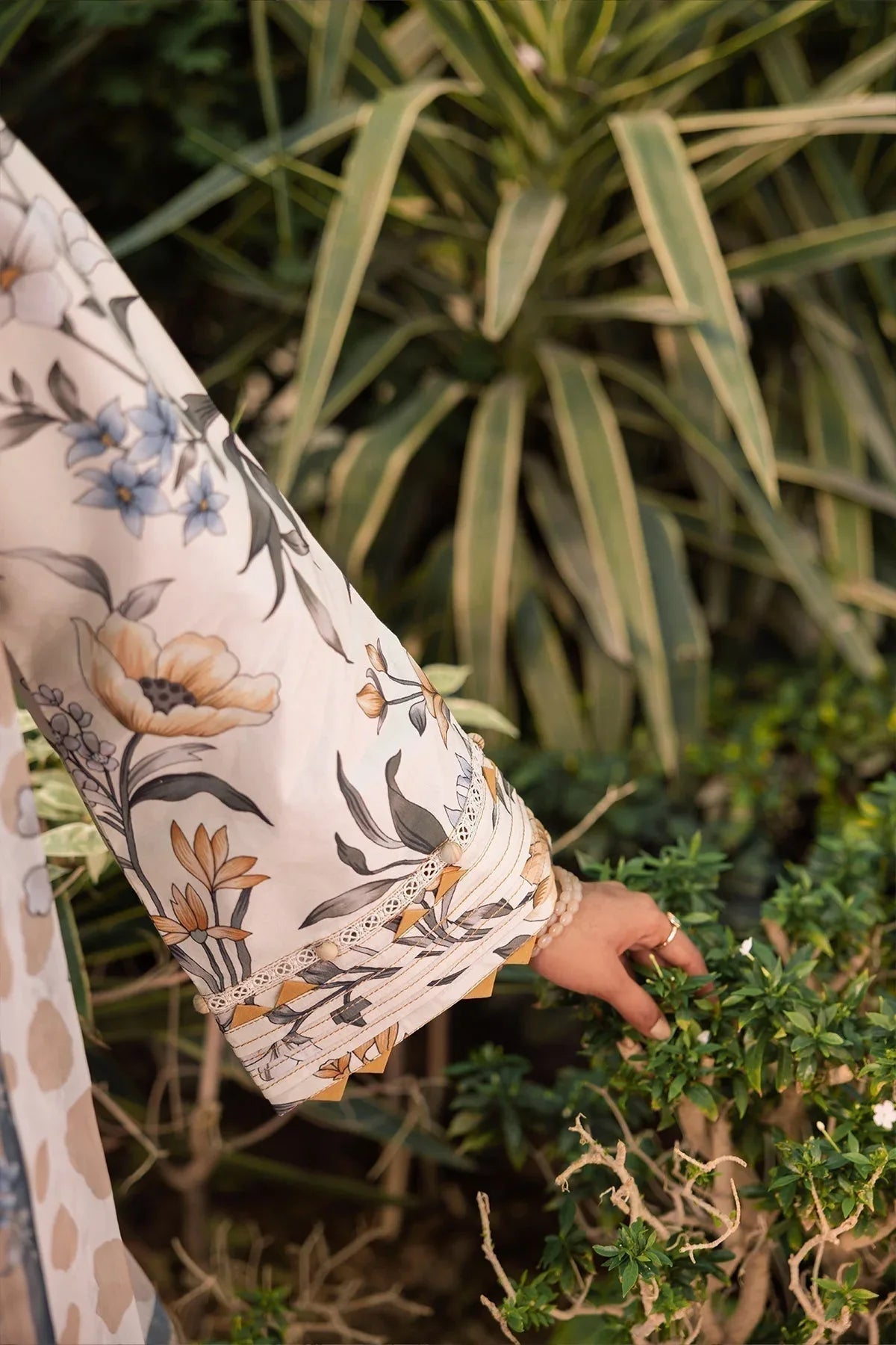 Alizeh | Sheen Lawn Prints 24 | GARDENIA - Aqsa Fabrics