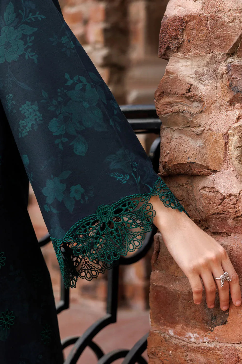 Farasha | Printed Essentials | Periveil - Aqsa Fabrics