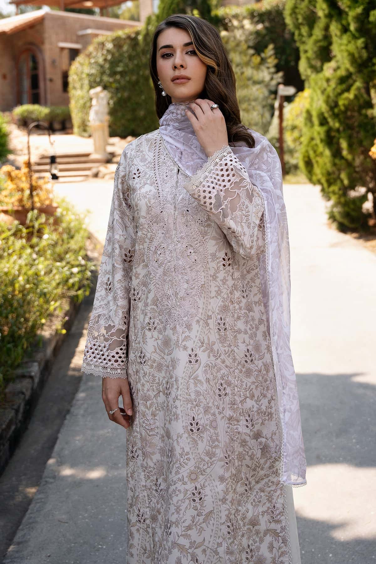 Afrozeh | Damask The Holiday Edit 25 | Lunetta A - Aqsa Fabrics