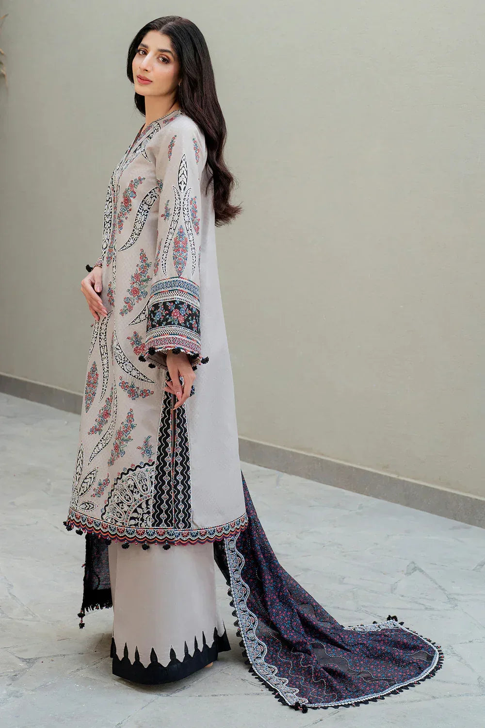 Jazmin | Shahkaar Luxury Lawn 25 | SL25-D7 - Aqsa Fabrics