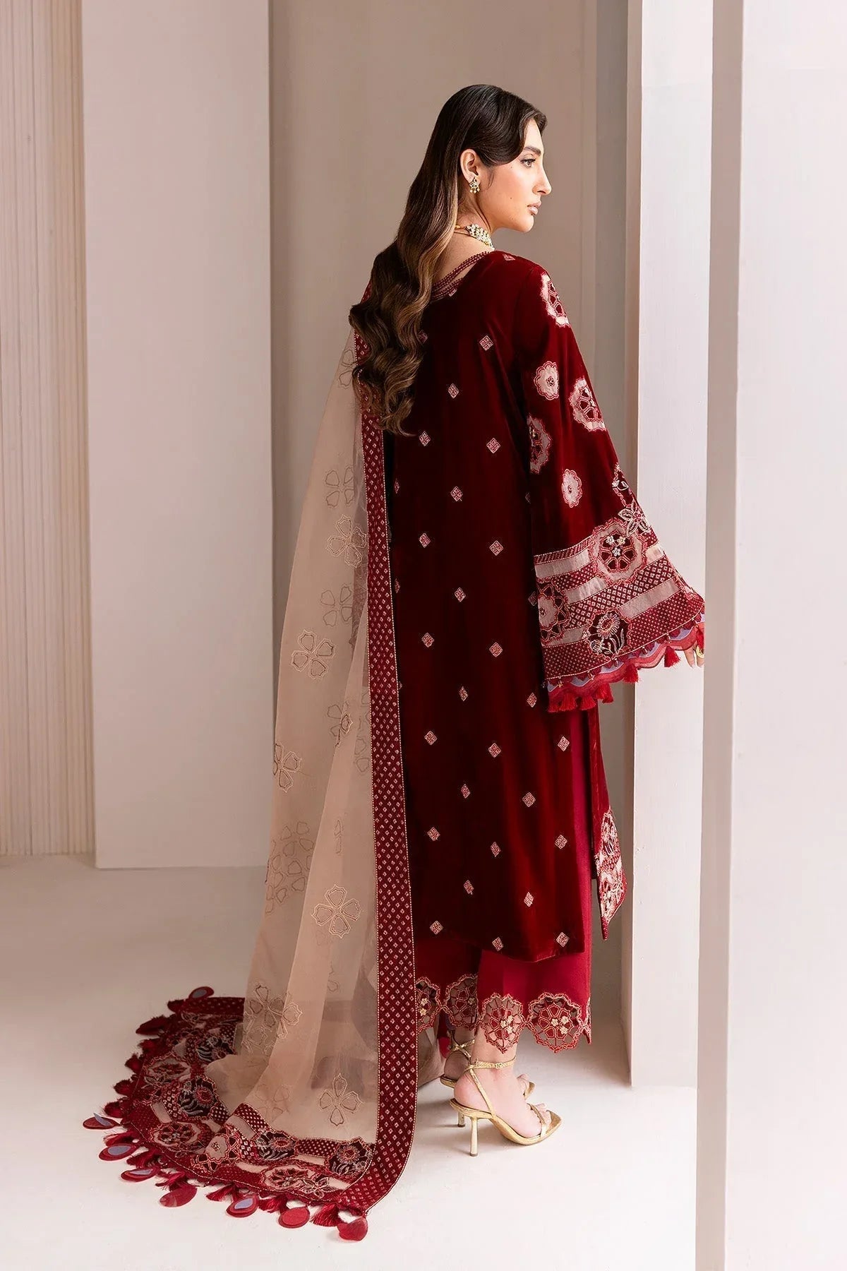 Alizeh | Makhmal Luxury Velvet Edit | Velzari - Aqsa Fabrics