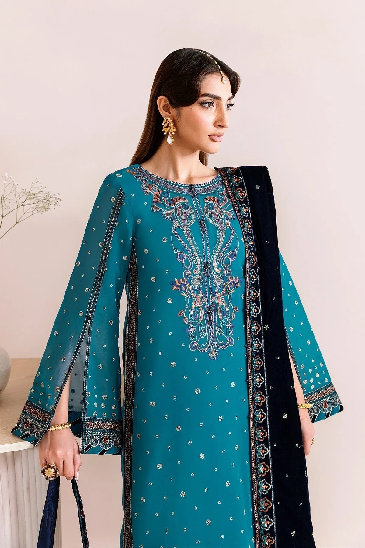 Alizeh | Makhmal Luxury Velvet Edit | Nelofer - Aqsa Fabrics