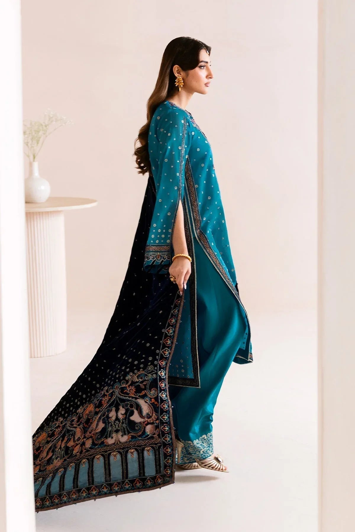 Alizeh | Makhmal Luxury Velvet Edit | Nelofer - Aqsa Fabrics