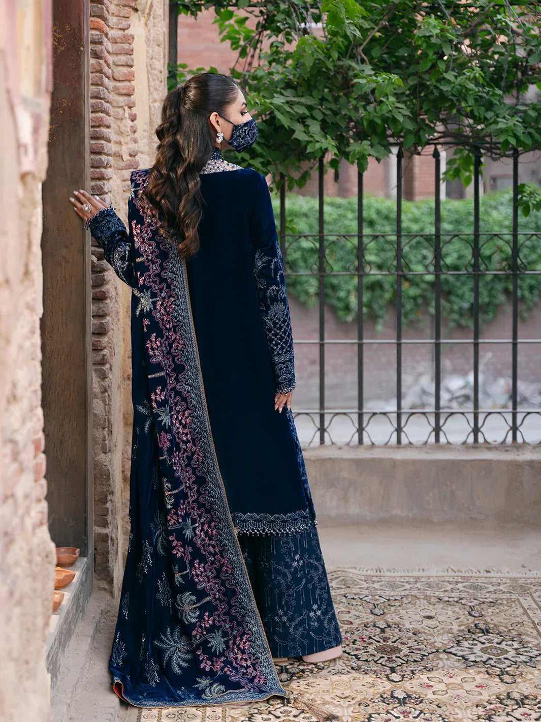 Flossie | Siara Velvet Formals | V-106 - B - Aqsa Fabrics