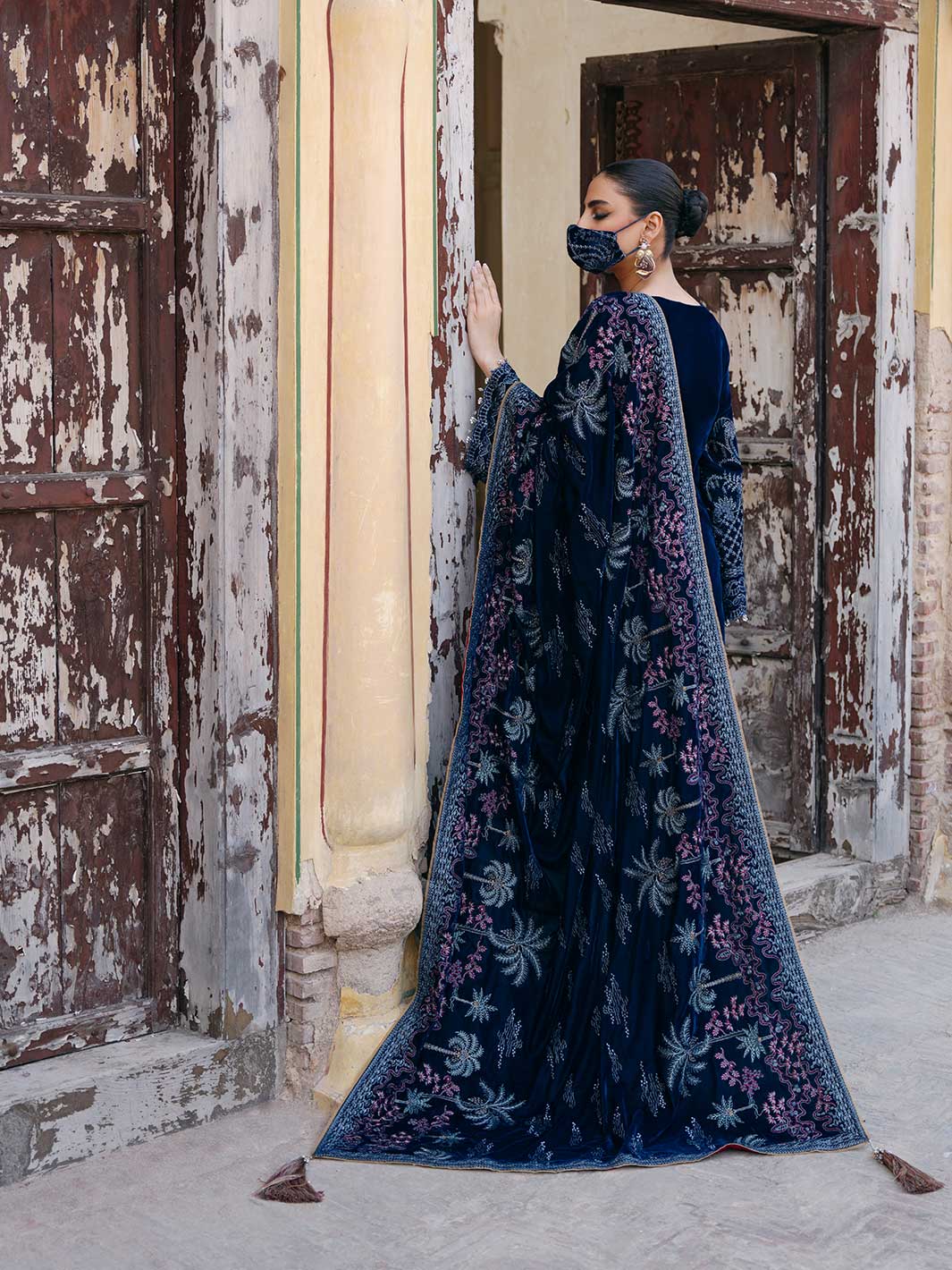 Flossie | Siara Velvet Formals | V-106 - A - Aqsa Fabrics