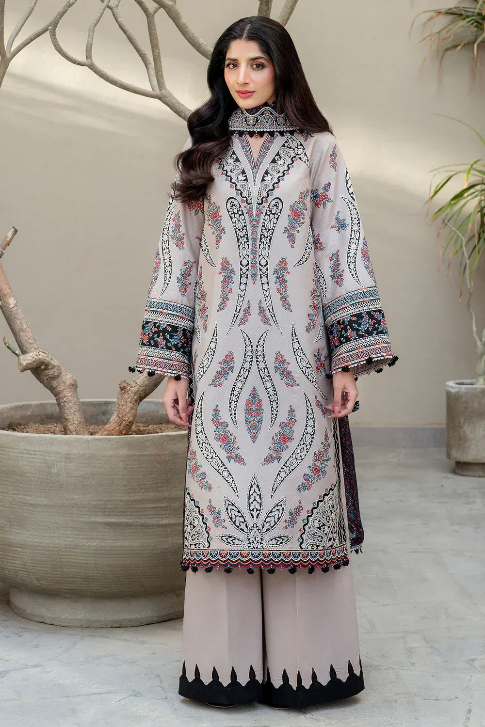 Jazmin | Shahkaar Luxury Lawn 25 | SL25-D7 - Aqsa Fabrics