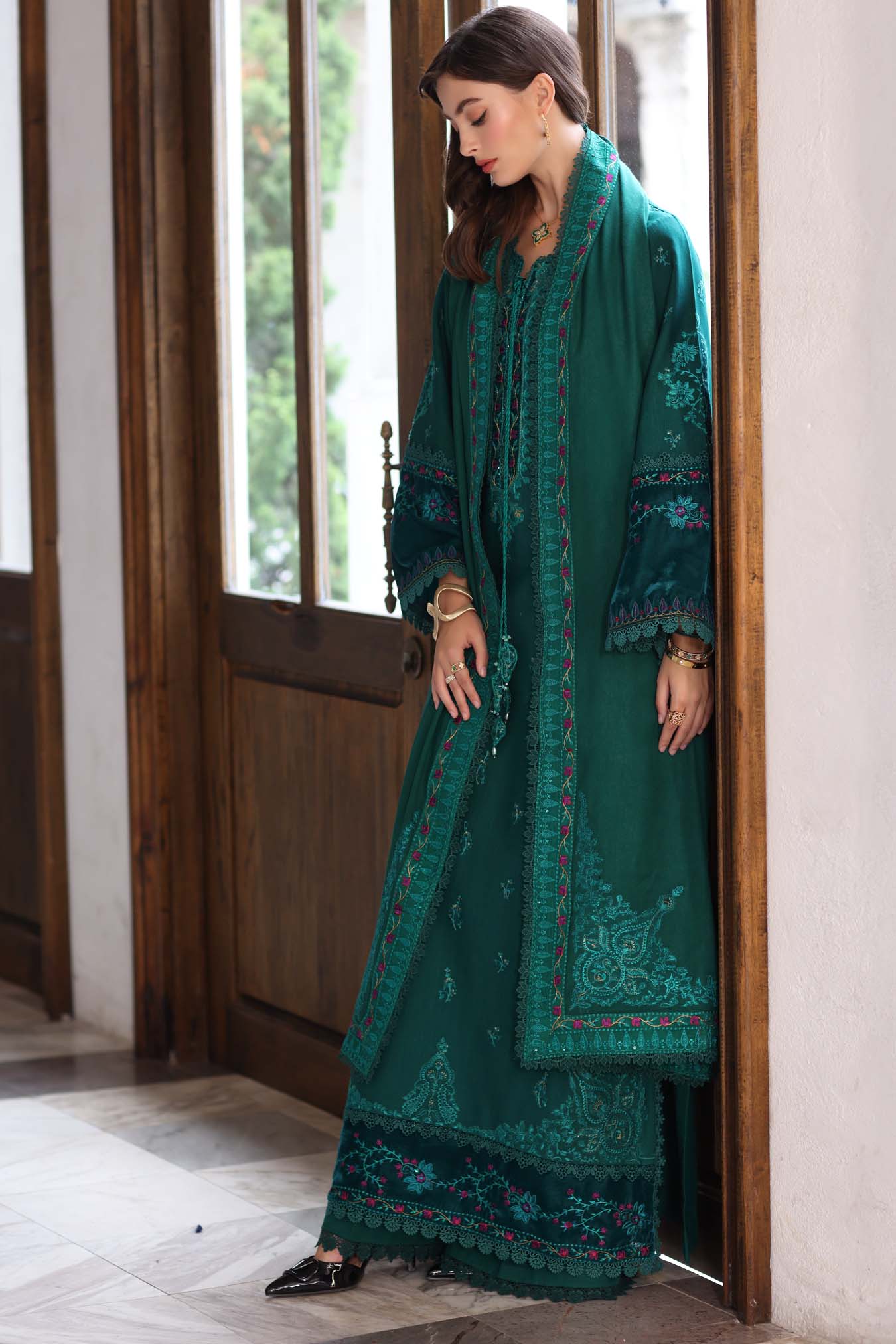 Noor by Saadia Asad | Winter Pashmina 25 | Emerald Reverie - Aqsa Fabrics
